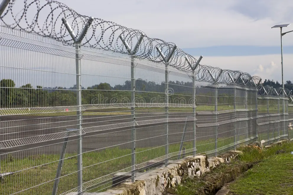 close-up-fence-wire-chain-link-fencing-type-fencing-made-woven-steel-wire-chain-link-fencing-type-fencing-376792825 close-up-fence-wire-chain-link-fencing-type-fencing-made-woven-steel-wire-chain-link-fencing-type-fencing-376792825