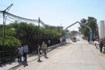 somalis-streets-city-hargeysa-hargeisa-somalia-january-somalia-capital-unrecognized-state-40550839